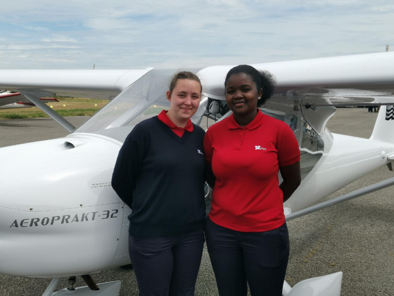 Deux jeunes femmes d'EPIDE avant leur baptême