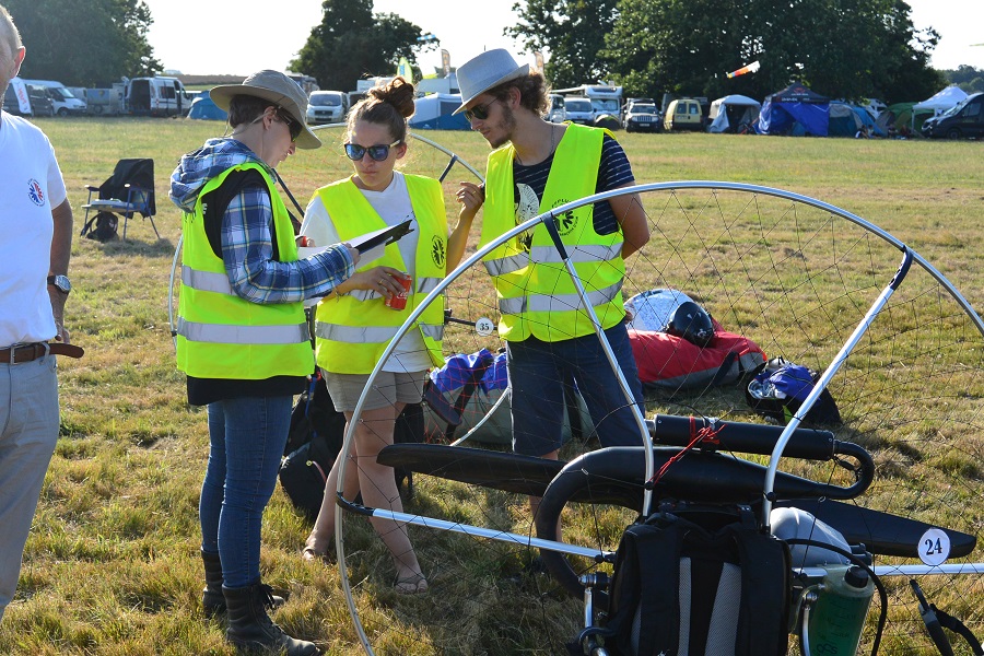 On discute entre commissaires